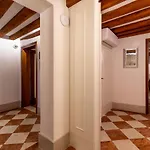 San Silvestro House Διαμέρισμα *