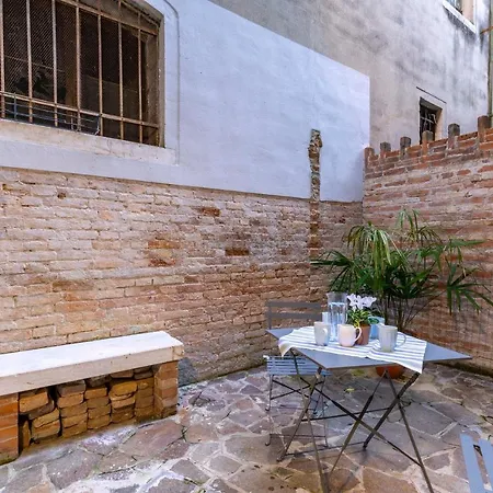 San Silvestro House Venice