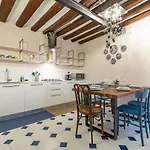 San Silvestro House *