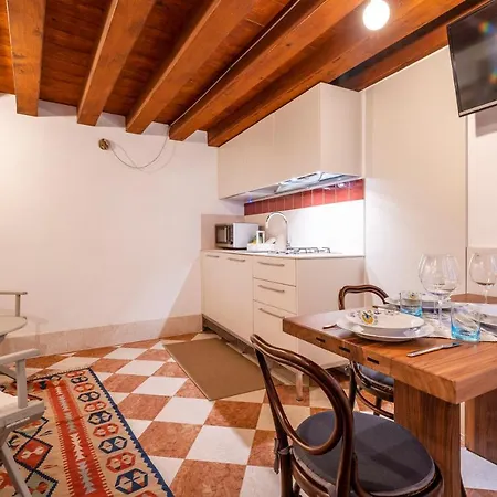 San Silvestro House *